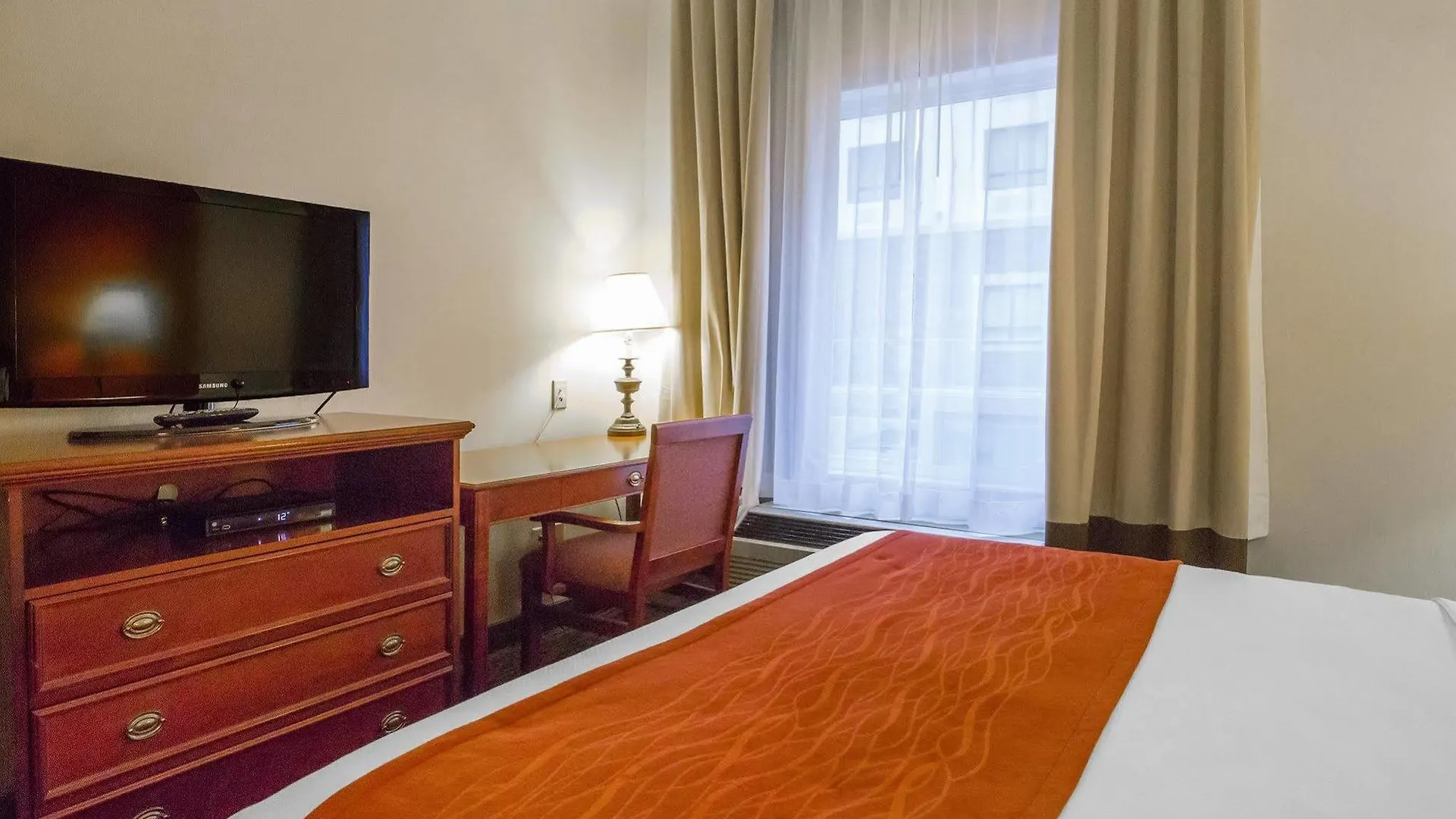 Comfort Inn & Suites University Calgary Hotel
